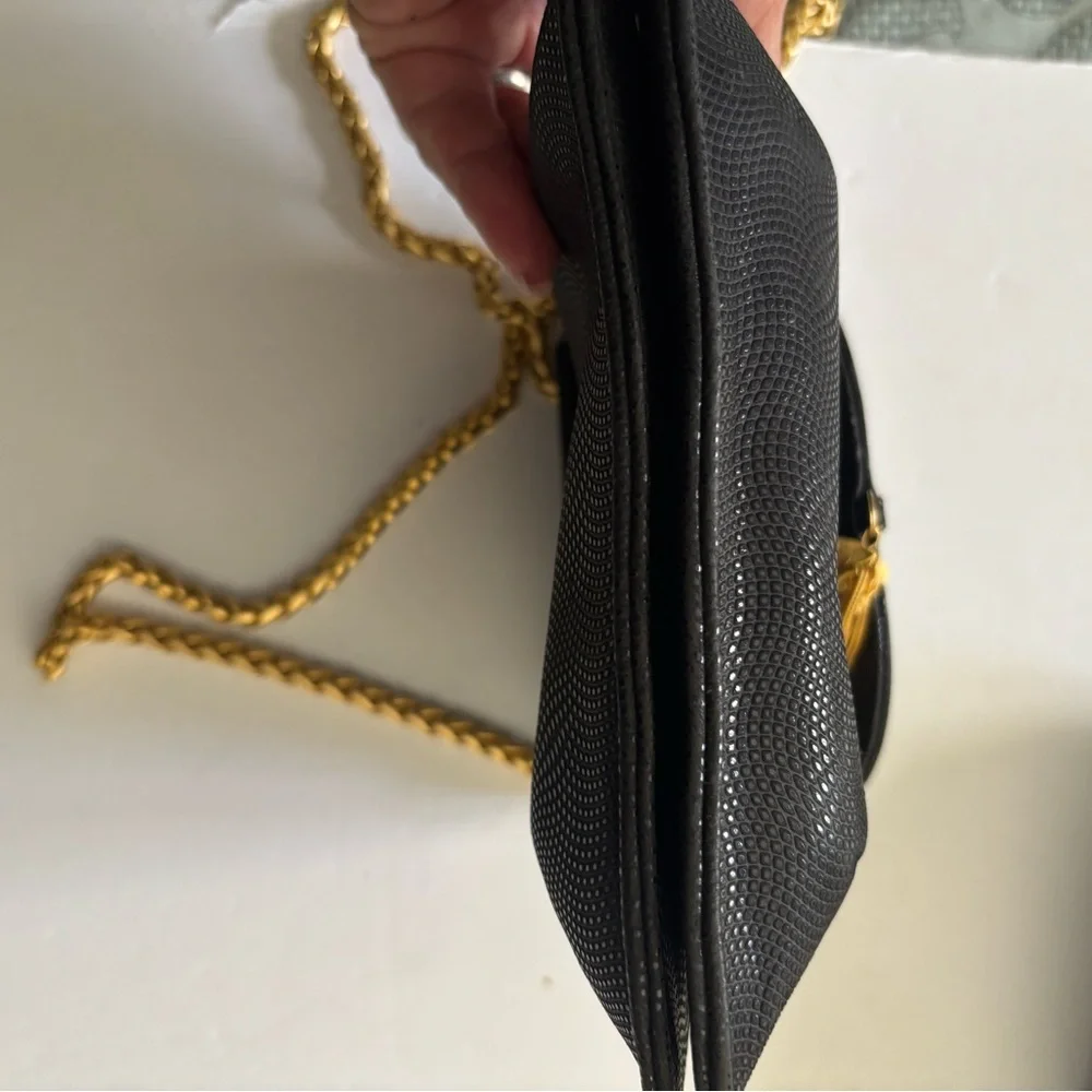 SONDRO ROBERTS BLACK TEXTURED SHOULDER BAG WITH THICK GOLD TONED CHAIN